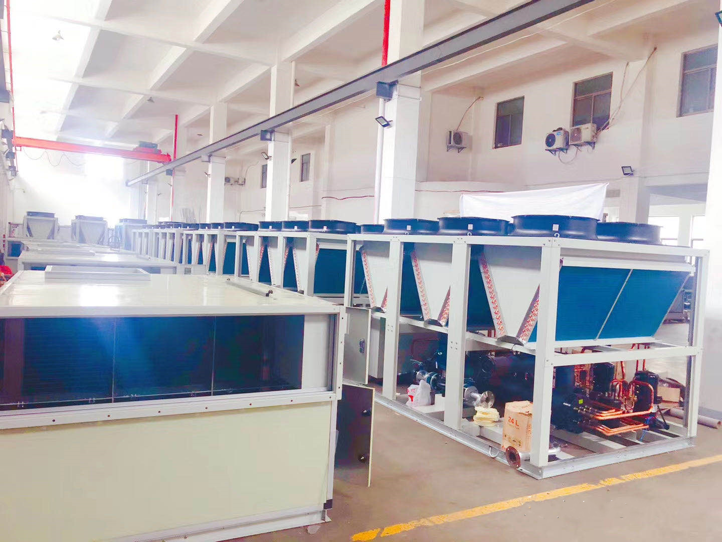 product line модульных чиллеров с тепловым насосом с воздушным охлаждением